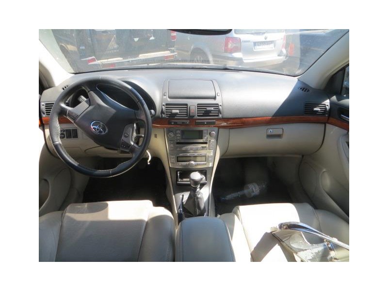 toyota avensis del año 2006