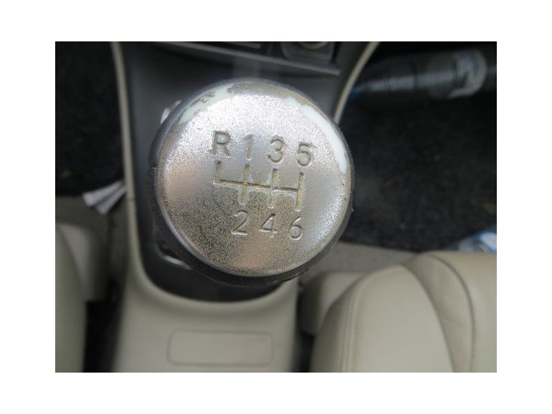 toyota avensis del año 2006