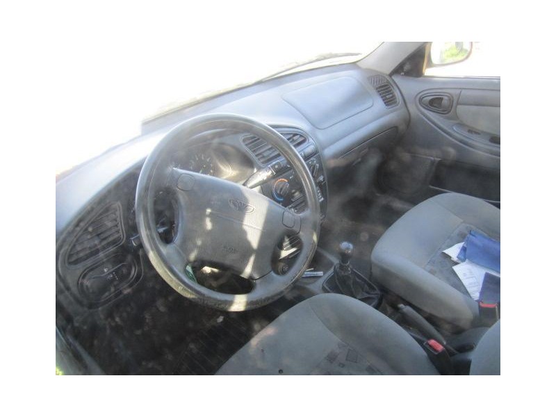 daewoo lanos del año 2002