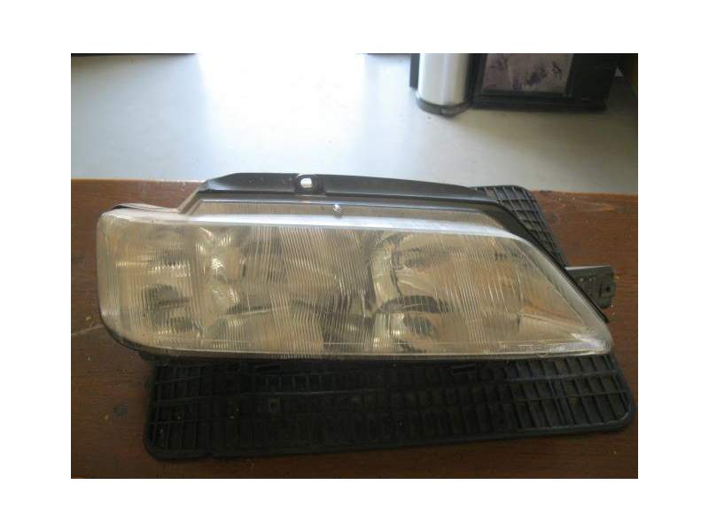Recambio de faro derecho para peugeot 605 2.1 d -p8b referencia OEM IAM   
