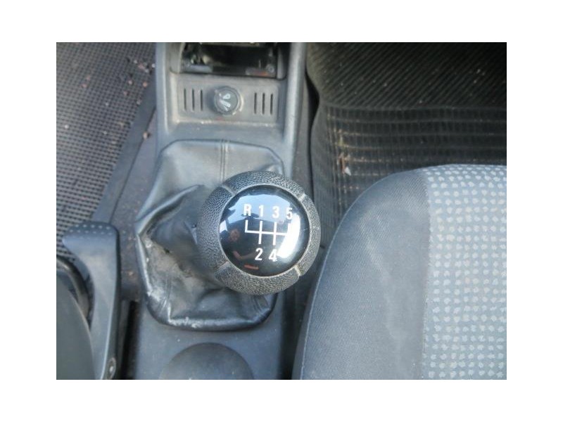 opel corsa del año 2005