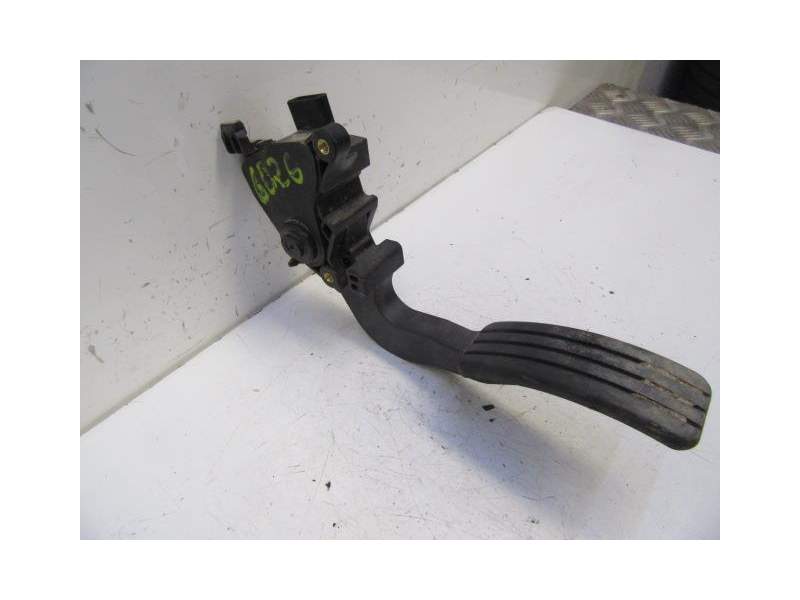 Recambio de potenciometro aceleracion para dacia dokker 1.5 dci referencia OEM IAM 180108712R  