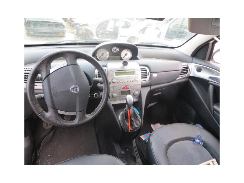 lancia ypsilon del año 2009