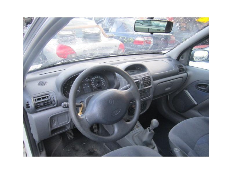 renault clio del año 2001