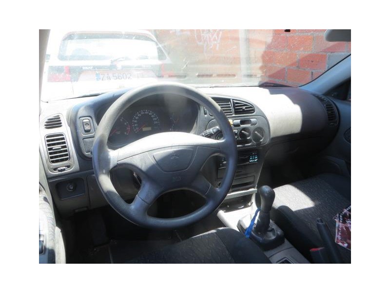 mitsubishi colt del año 2003