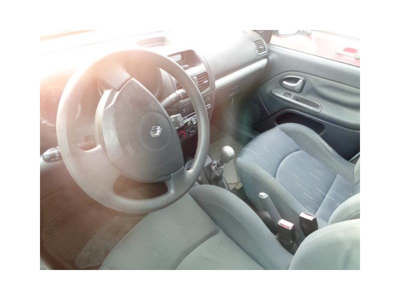 renault clio del año 2004