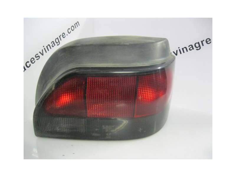 Recambio de piloto trasero derecho para renault clio 1.4 g -c3g referencia OEM IAM ROJO Y NEGRO REDONDEADO  