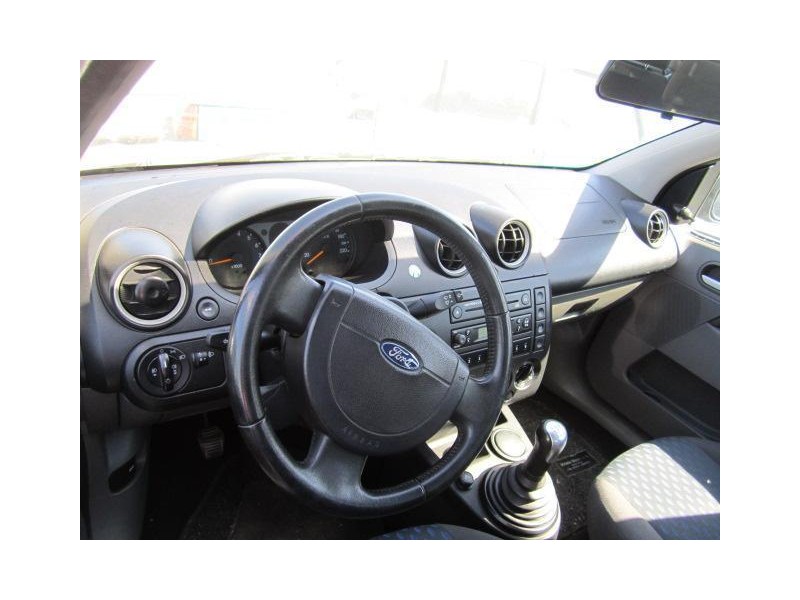 ford fiesta del año 2002