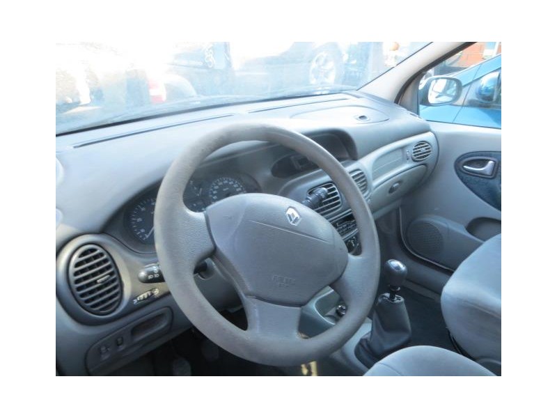 renault scenic del año 2002