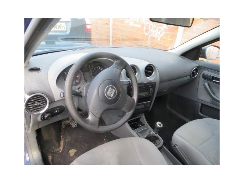 seat ibiza del año 2004