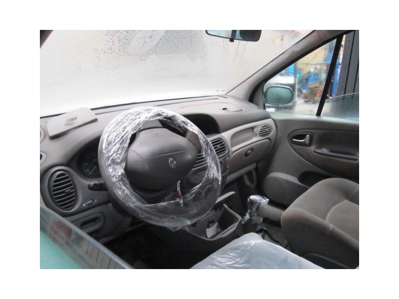 renault scenic del año 2002