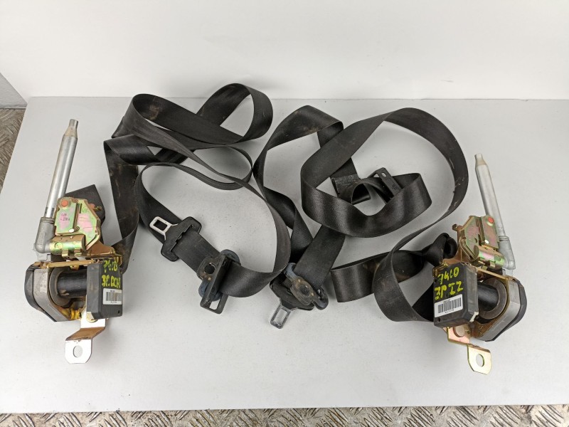 Recambio de cinturones delanteros para daewoo lanos 1.4 g referencia OEM IAM IZQUIERDOYDERECHO3P  