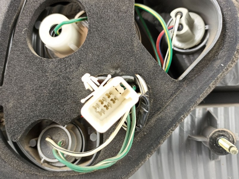 Recambio de piloto trasero derecho para toyota prius 1.5 g referencia OEM IAM 8155047040  