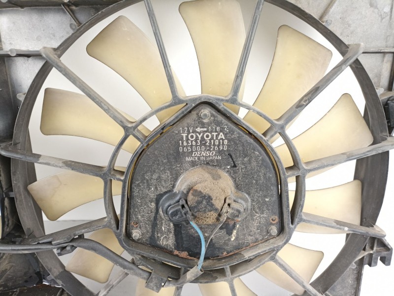 Recambio de electroventilador para toyota prius 1.5 g referencia OEM IAM 1636346060  