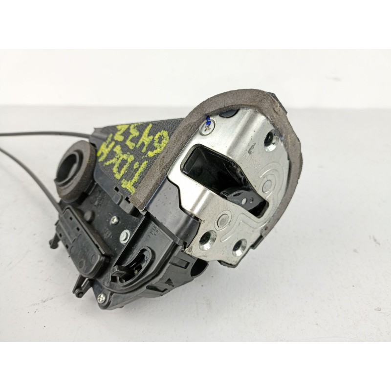 Recambio de cerradura puerta trasera derecha para toyota yaris 1.3 g 6v referencia OEM IAM 690500D110  