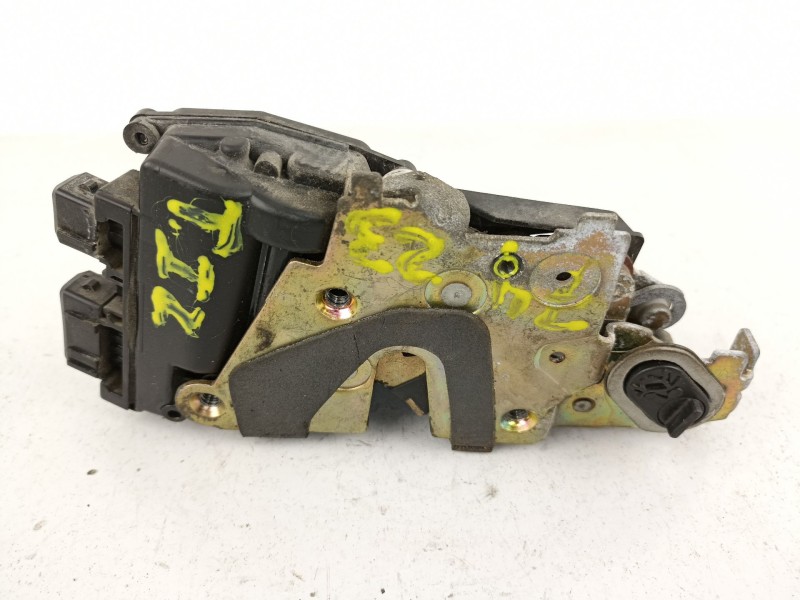 Recambio de cerradura puerta trasera izquierda para peugeot 605 1.9 sri referencia OEM IAM 190490A  