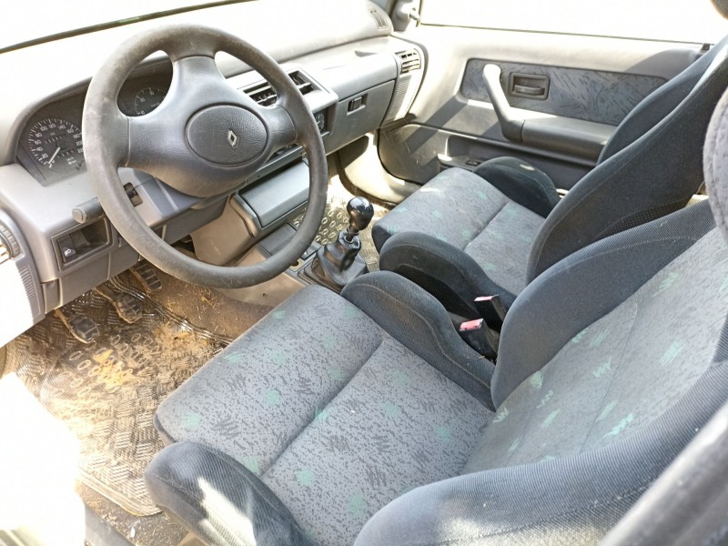 renault clio del año 1996