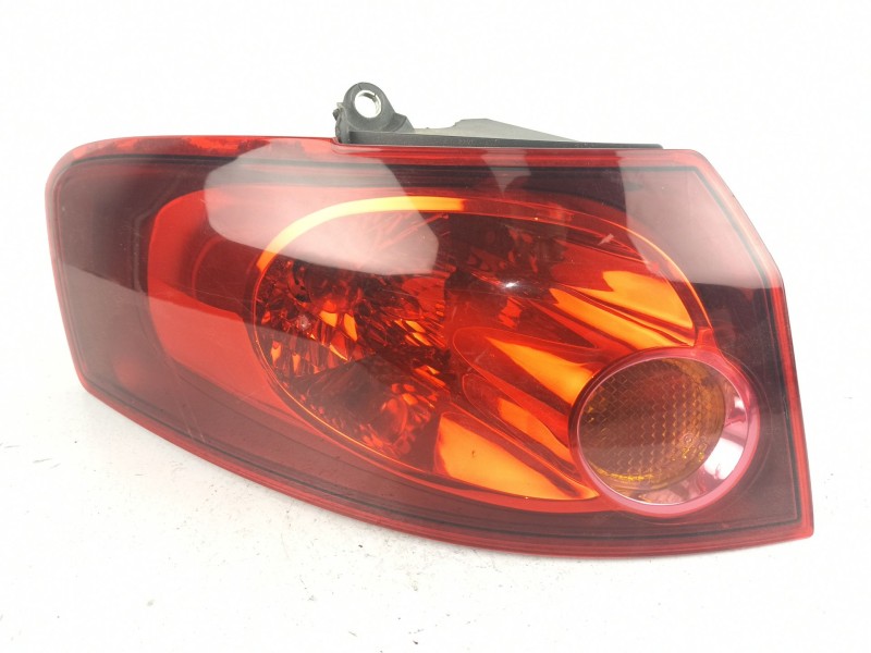 Recambio de piloto trasero derecho para fiat croma 1.9 jtd -939a1000 (119,64cv 1.9 jtd -939a1000 5p referencia OEM IAM 51727249 