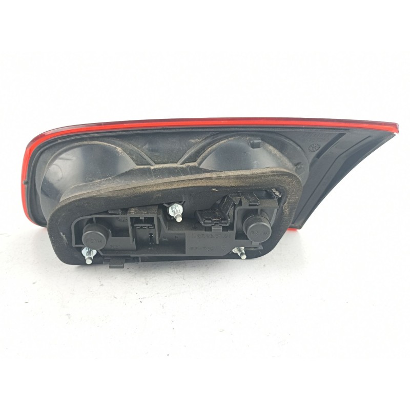 Recambio de piloto porton izquierdo para fiat croma 1.9 jtd -939a1000 (119,64cv 1.9 jtd -939a1000 5p referencia OEM IAM 51727252