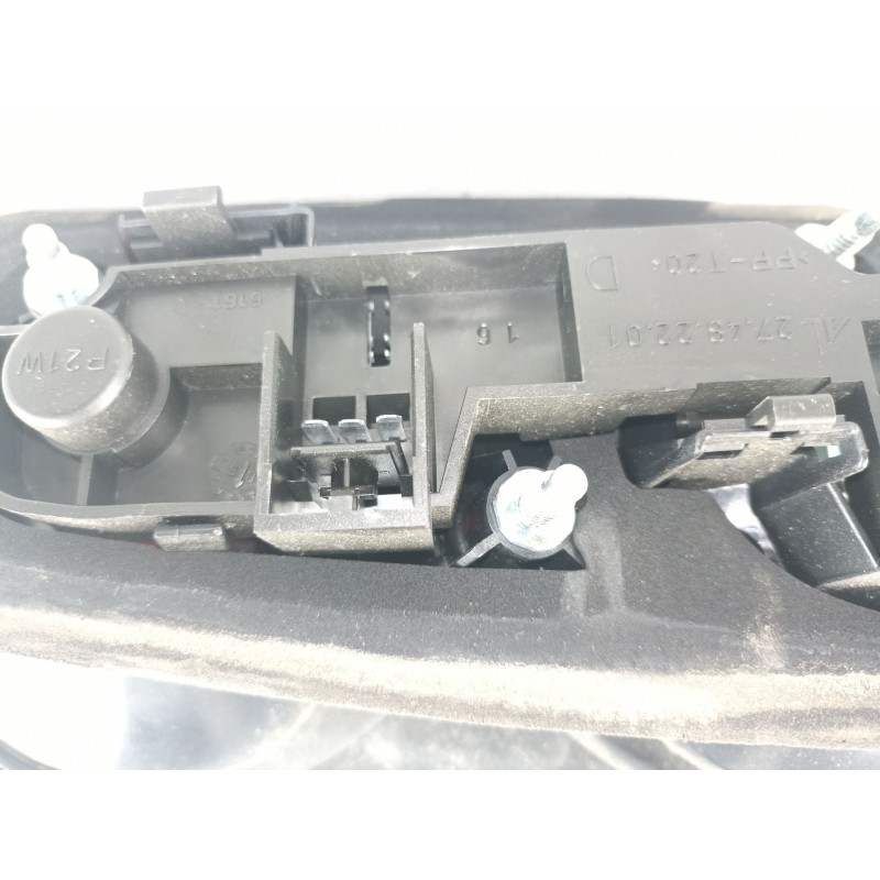 Recambio de piloto porton derecho para fiat croma 1.9 jtd -939a1000 (119,64cv 1.9 jtd -939a1000 5p referencia OEM IAM 51727251  