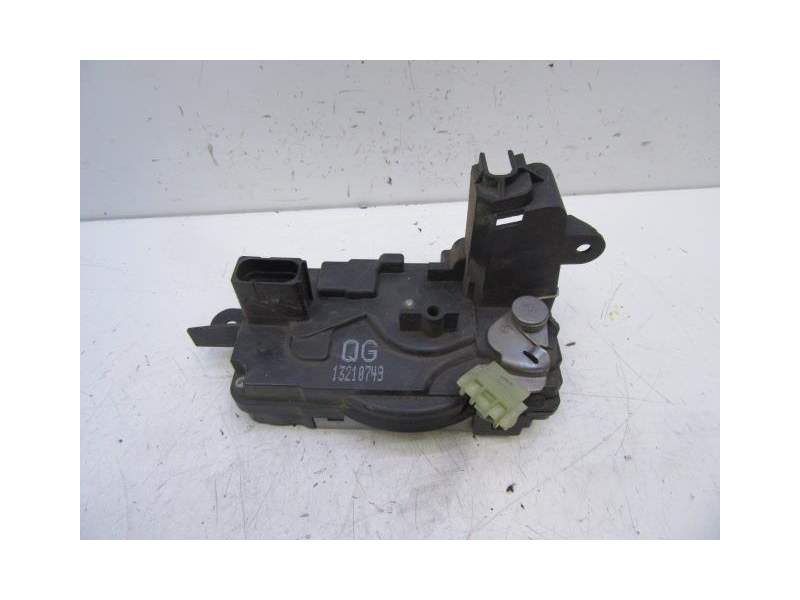 Recambio de cerradura puerta delantera derecha para opel zafira / zafira family b (a05) 1.9 cdti (m75) referencia OEM IAM 132107