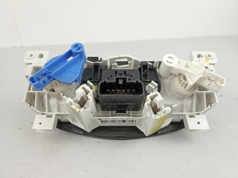 Recambio de mandos calefaccion para dacia sandero 1.2 g - d4f f732 referencia OEM IAM 6001551800  