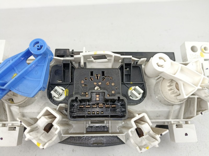Recambio de mandos calefaccion para dacia sandero 1.2 g - d4f f732 referencia OEM IAM 6001551800  