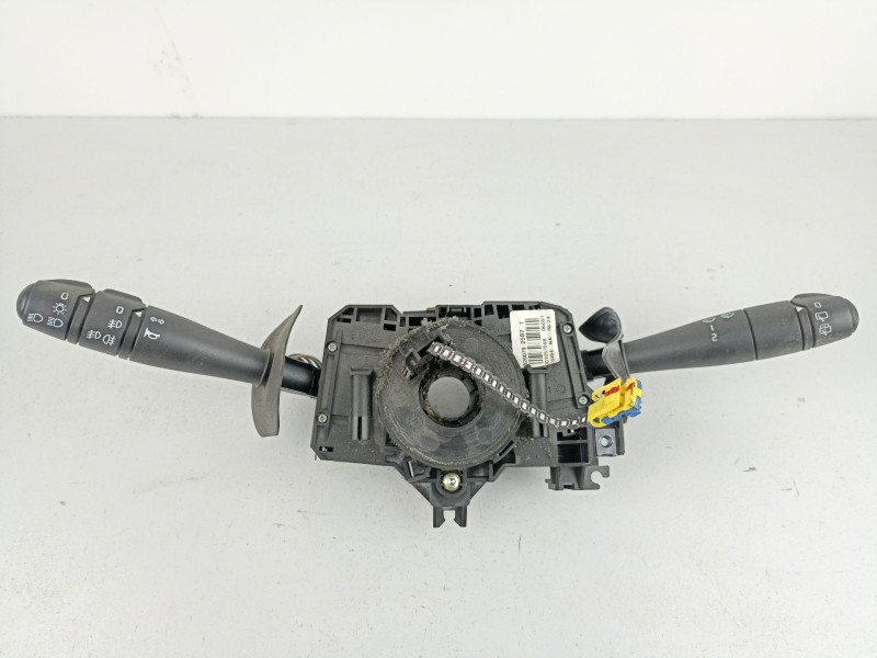 Recambio de mando luces y limpias para dacia sandero 1.2 g - d4f f732 referencia OEM IAM 8200792587  