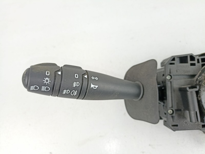 Recambio de mando luces y limpias para dacia sandero 1.2 g - d4f f732 referencia OEM IAM 8200792587  