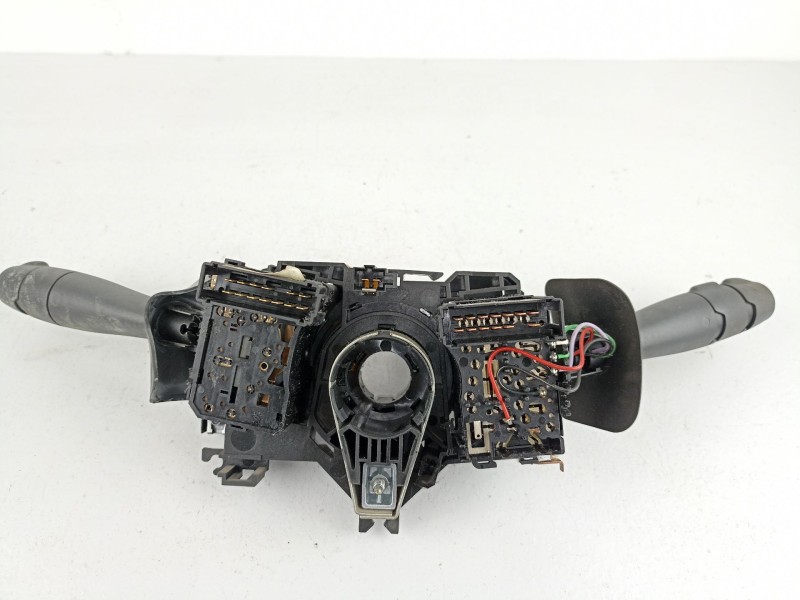 Recambio de mando luces y limpias para dacia sandero 1.2 g - d4f f732 referencia OEM IAM 8200792587  