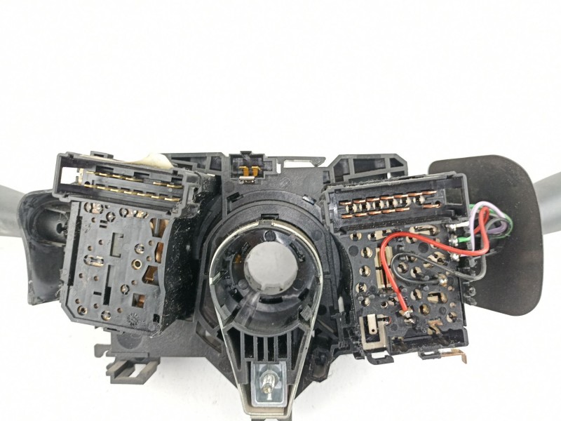 Recambio de mando luces y limpias para dacia sandero 1.2 g - d4f f732 referencia OEM IAM 8200792587  