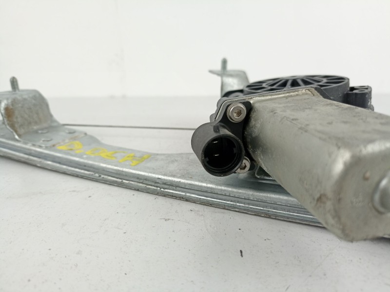 Recambio de elevalunas delantero derecho para dacia sandero 1.2 g - d4f f732 referencia OEM IAM 8200733828  