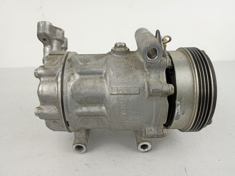 Recambio de aire acondicionado para dacia sandero 1.2 g - d4f f732 referencia OEM IAM 8200840899  