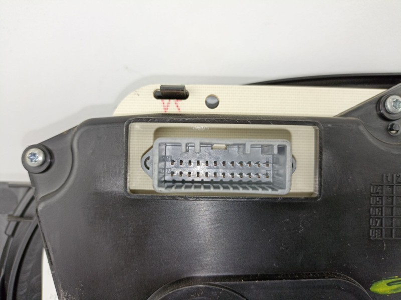 Recambio de cuadro instrumentos para dacia logan básico referencia OEM IAM 8200377739  