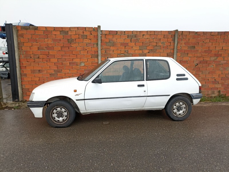 peugeot 205 del año 1996