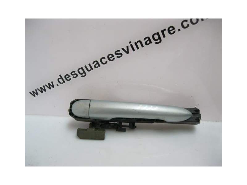 Recambio de manilla trasera izquierda para renault laguna 1.9 d f9q c6 referencia OEM IAM GRIS  