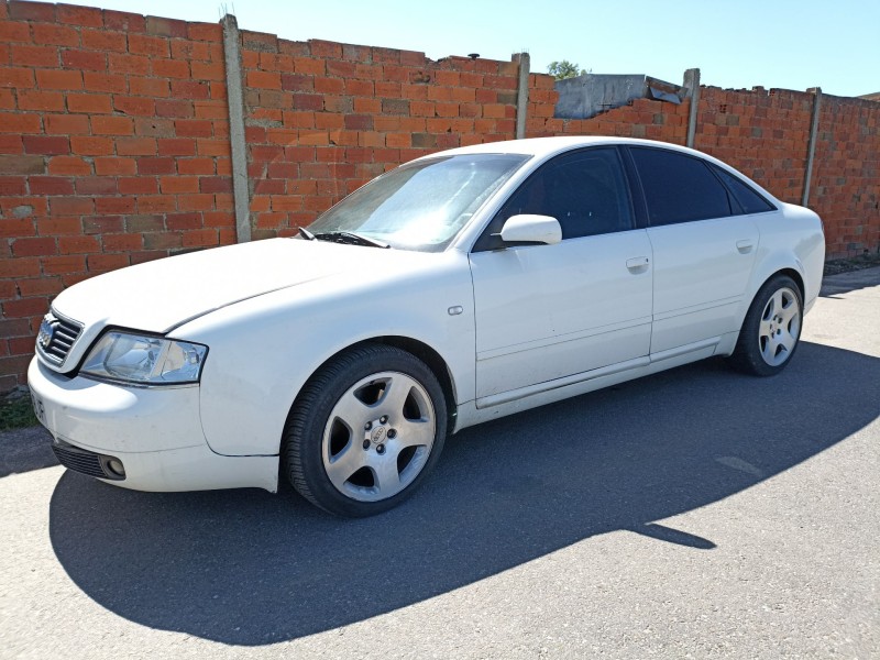 audi a6 2.5 del año 2000