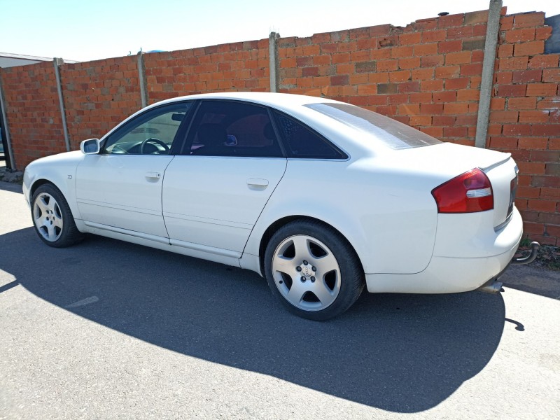 audi a6 2.5 del año 2000
