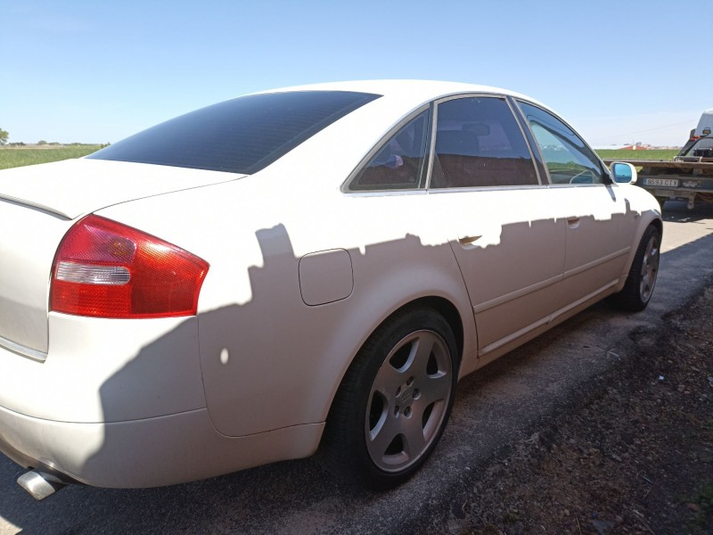 audi a6 2.5 del año 2000