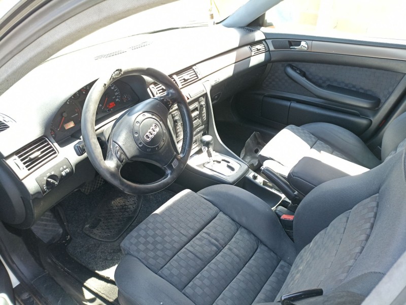 audi a6 2.5 del año 2000