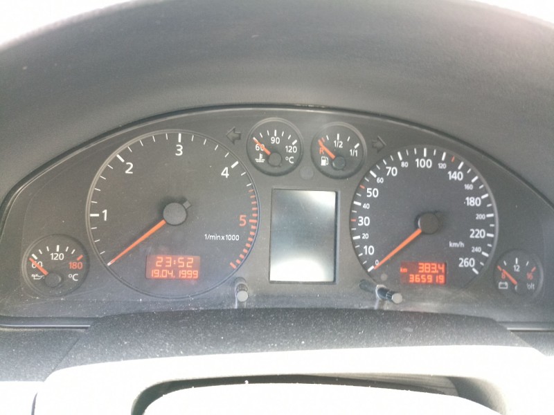 audi a6 2.5 del año 2000