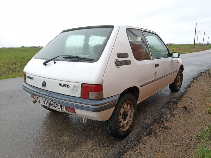 peugeot 205 del año 1996