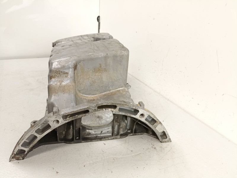 Recambio de carter aceite para m. benz vito 2.0 cdi 108 cdi referencia OEM IAM A6110140202  