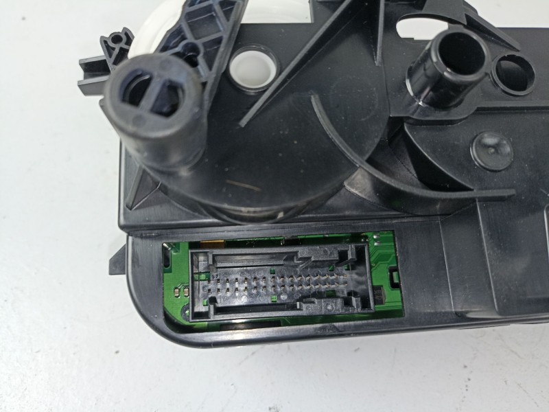 Recambio de mandos calefaccion para citroen c 4 1.4 g referencia OEM IAM 1688302185  