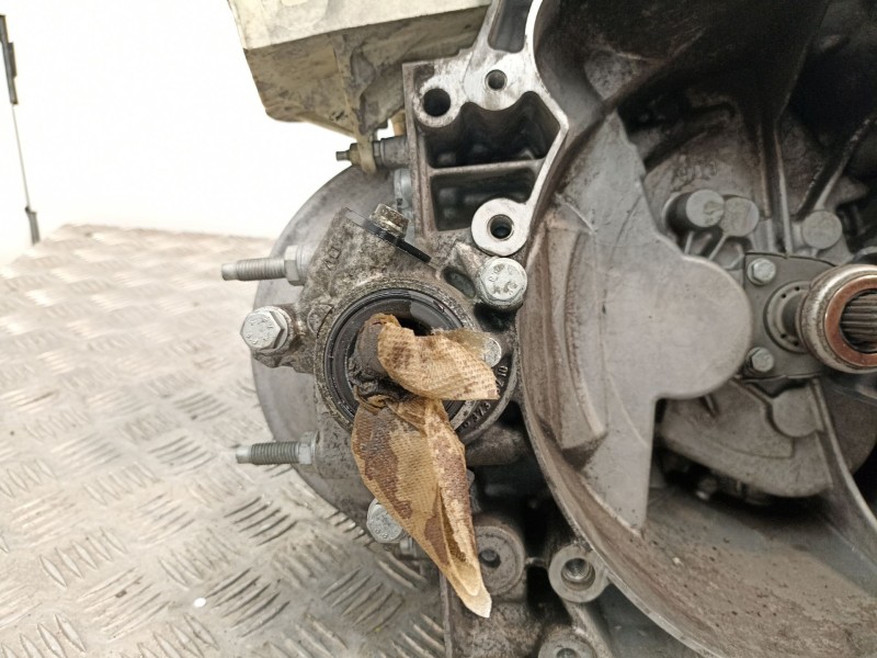 Recambio de cambio 5v ( turbo diesel ) para citroen c 4 1.6 hdi referencia OEM IAM 20DM75  