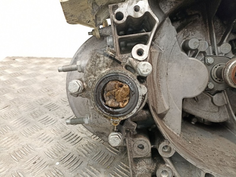 Recambio de cambio 5v ( turbo diesel ) para citroen c 4 1.6 hdi referencia OEM IAM 20DM75  