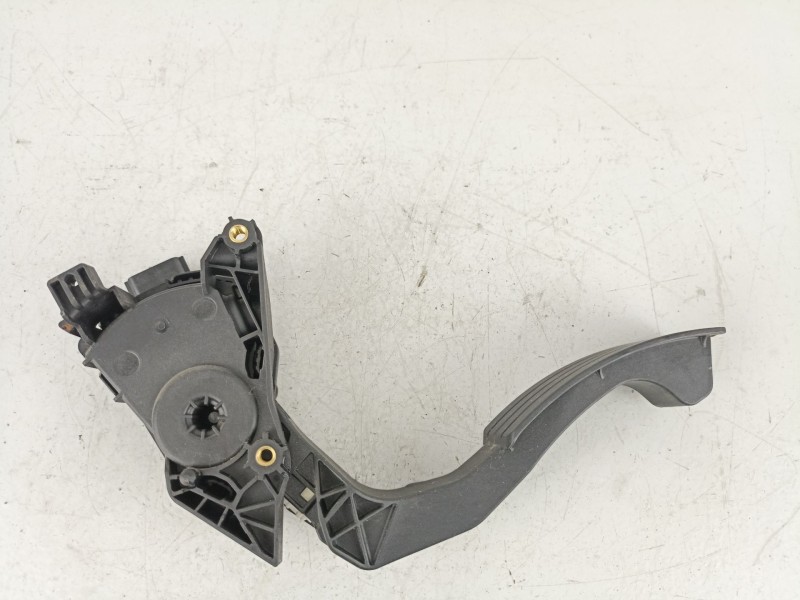 Recambio de potenciometro aceleracion para dacia logan ii laureate referencia OEM IAM 180022703R  