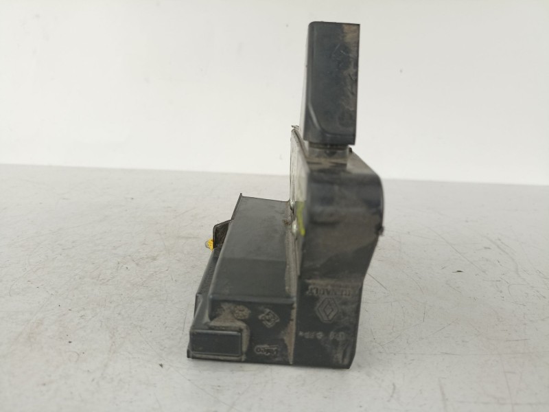 Recambio de cerradura puerta trasera izquierda para dacia logan ii laureate referencia OEM IAM 825033585RC  