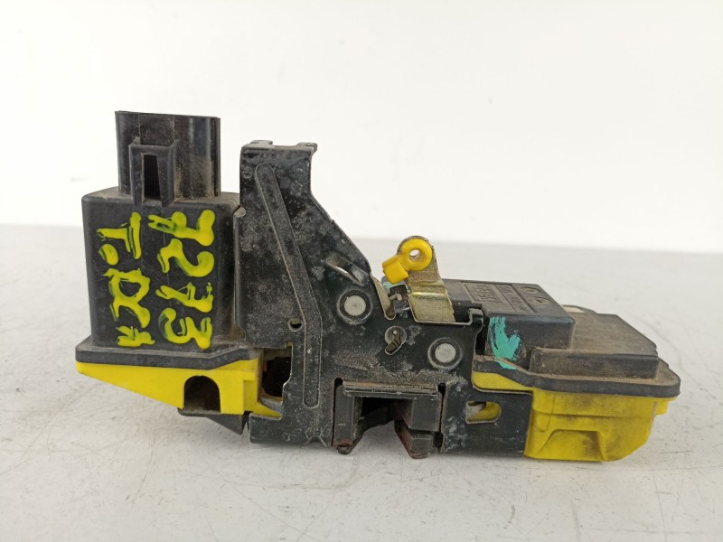 Recambio de cerradura puerta trasera derecha para volvo s80 2.5 d referencia OEM IAM 30699763 9141708 