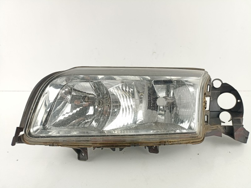Recambio de faro izquierdo para volvo s80 2.5 d referencia OEM IAM 8662867  